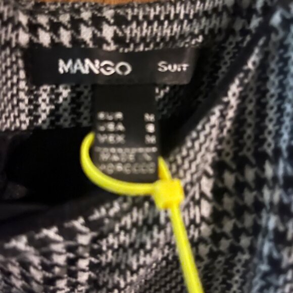 Mango - Picture 2 of 3